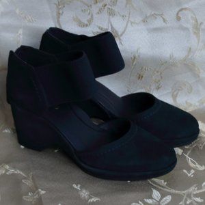 Nurture Larow Suede Ankle Band Wedge Shoes 5M NEW